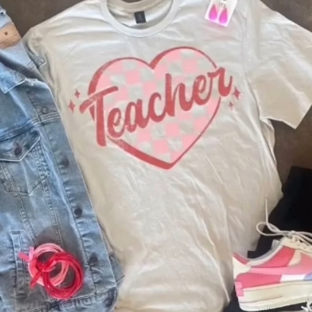 CHECKERED HEART TEACHER TEE